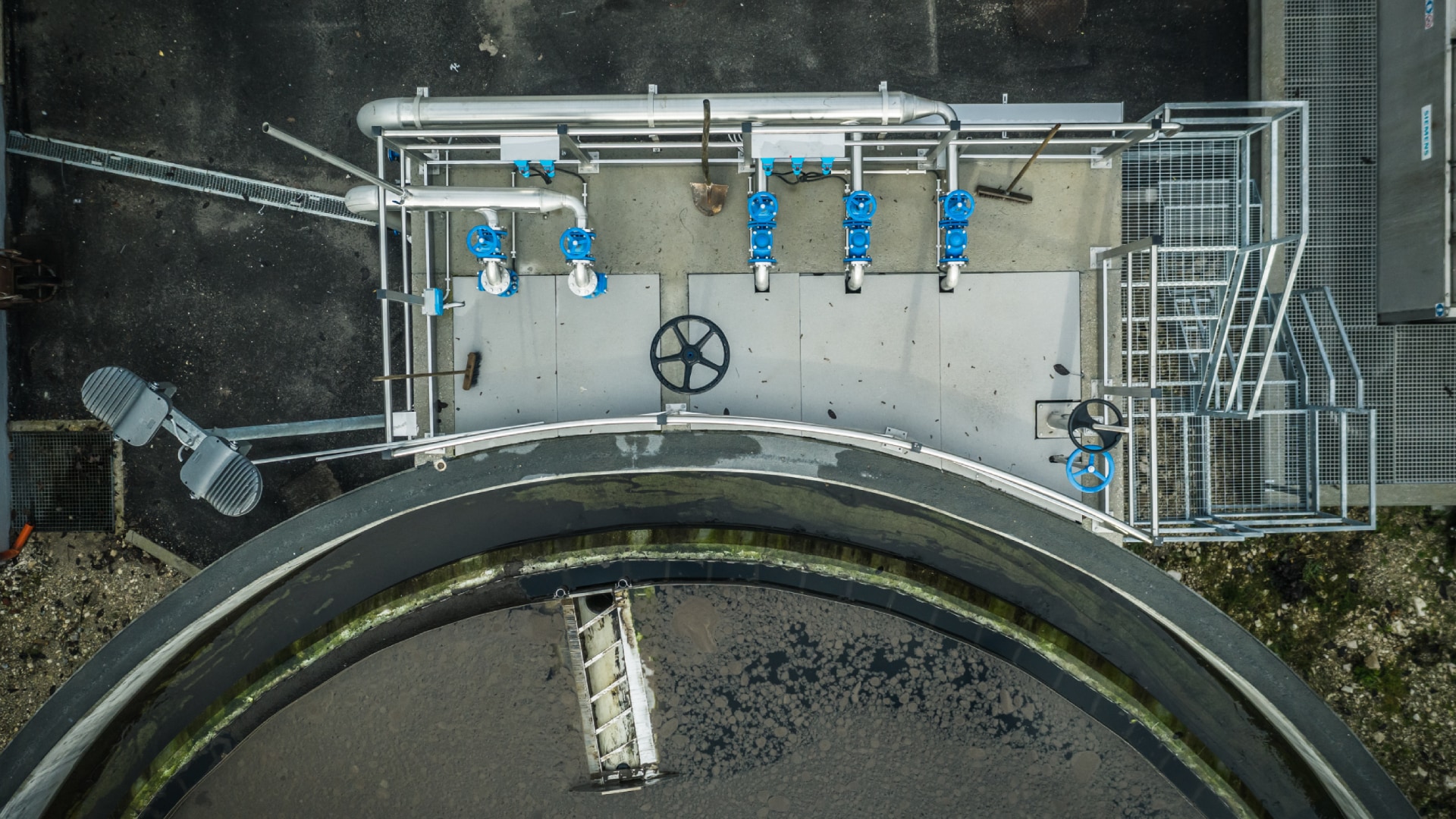 Impianti di sollevamento acque reflue sfondo