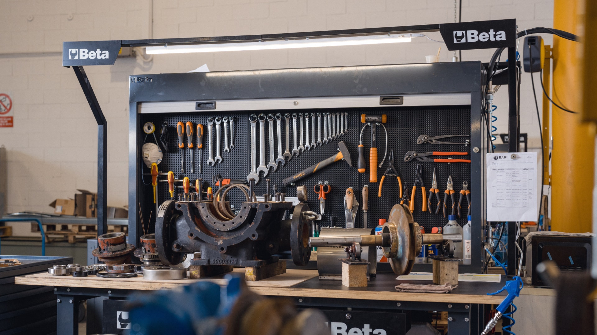 Riparazione elettropompe sfondo