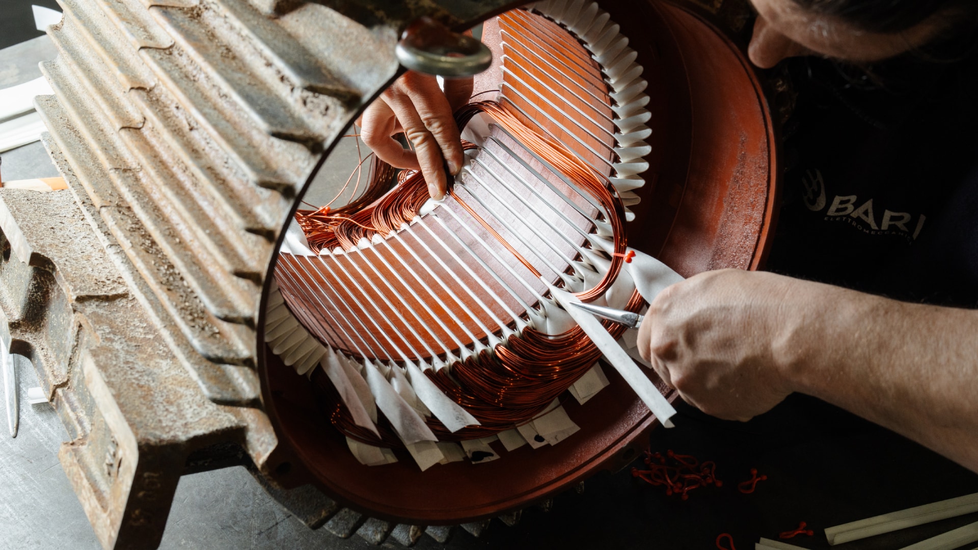 Riparazione e riavvolgimento motori elettrici sfondo