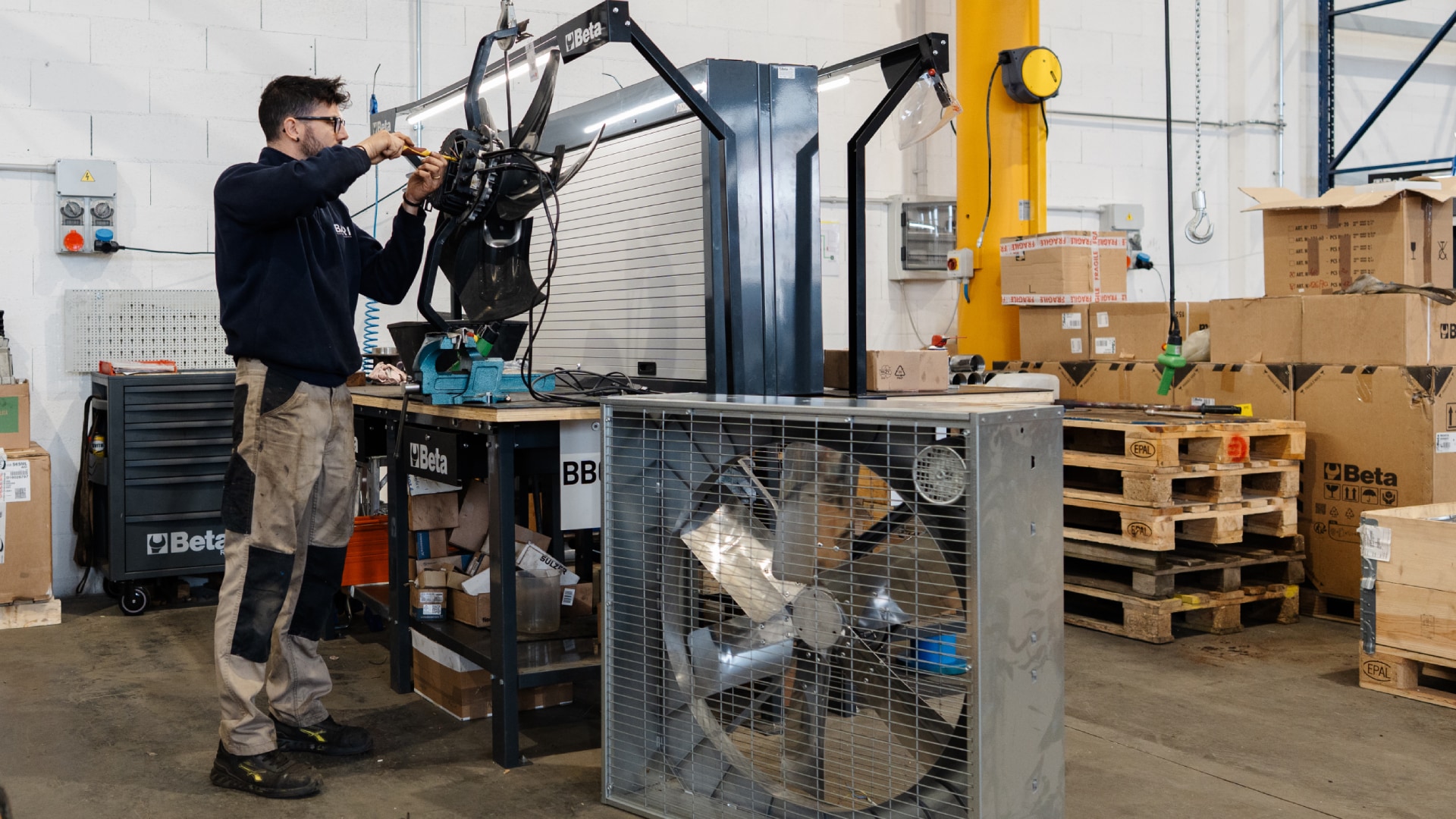 Riparazione ventilatori industriali sfondo