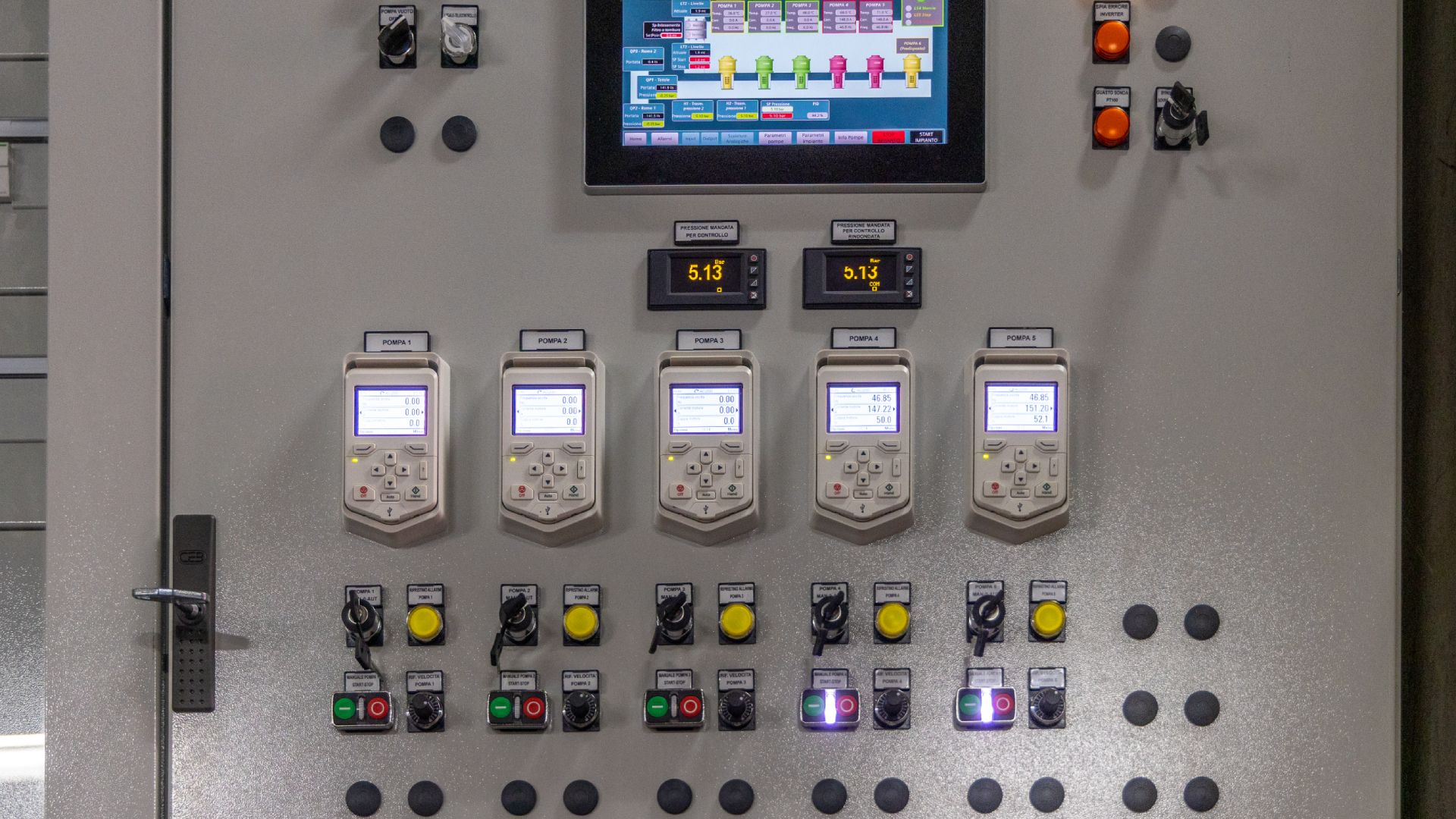 Impianti elettrici e quadri elettrici MT/BT sfondo